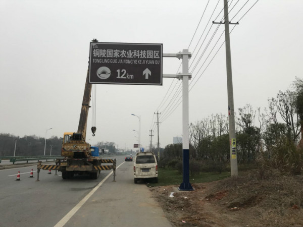 1625455736374419.jpg 停車場(chǎng)安裝的交通標(biāo)識(shí)標(biāo)牌有哪些特點(diǎn).jpg