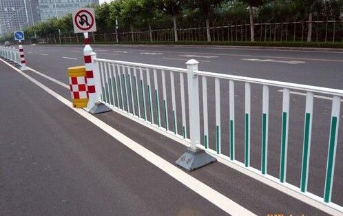 如何有效防止交通護欄網和隔離柵的防腐和破壞？.jpg